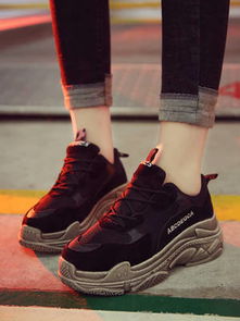 包含蘑菇街女鞋运动鞋：时尚潮流的必备单品，让你舒适又时尚的步行体验的词条